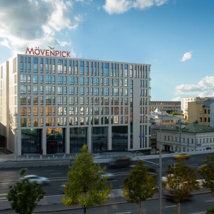 Забронировать Отель Mövenpick, Москва, цены от 12500 руб. с конференц-залом